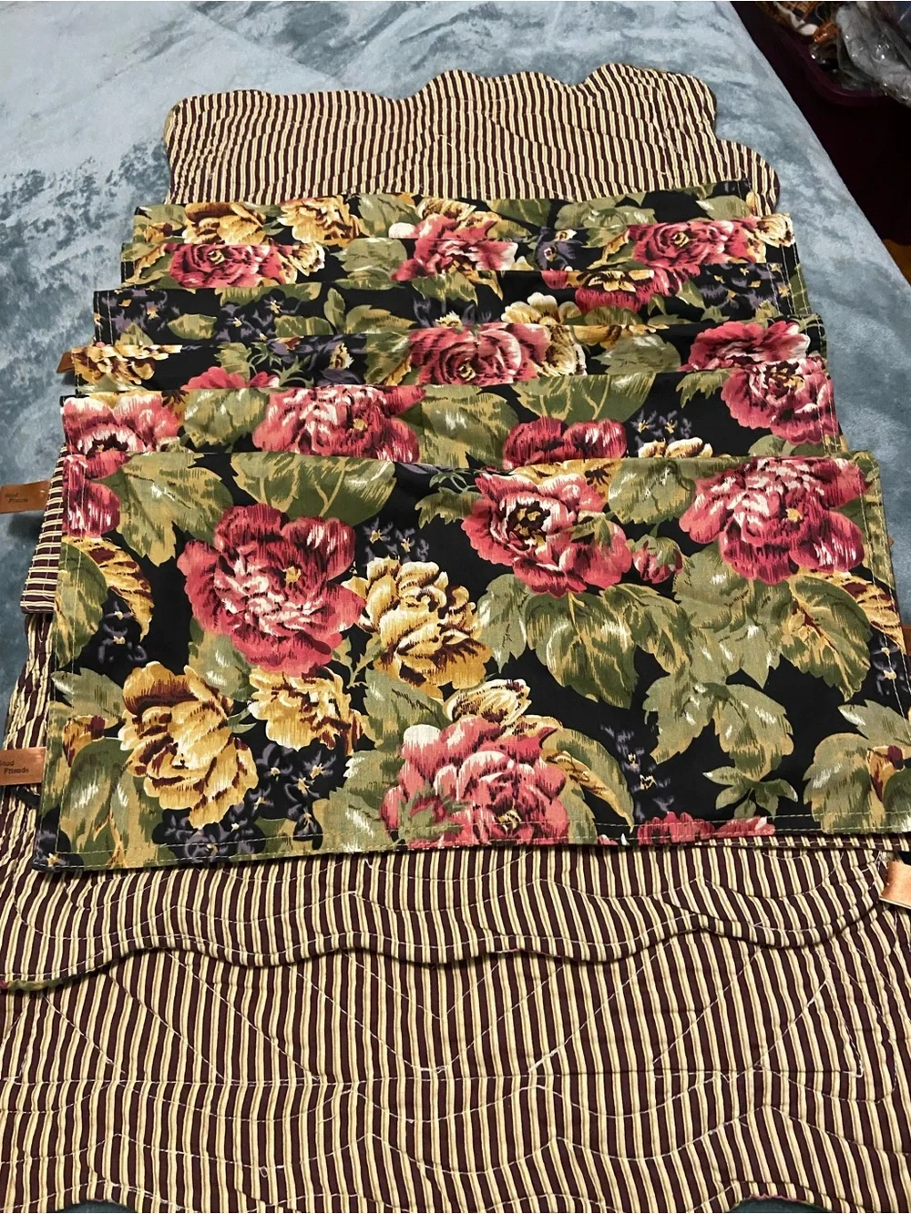 Great finds 6 placemats 17x14 6 napkins 17x17 quilted floral patchwork beautiful